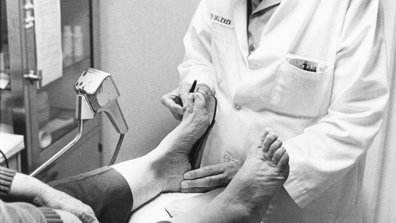 When to See a Doctor About Heel Pain: 8 Signs It's More Than Plantar Fasciitis